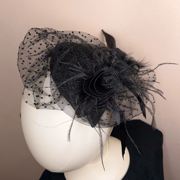 Black Fascinator Lace Mesh Feather Headband Goth Pinup Wedding Formal Event - Picture 1 of 9